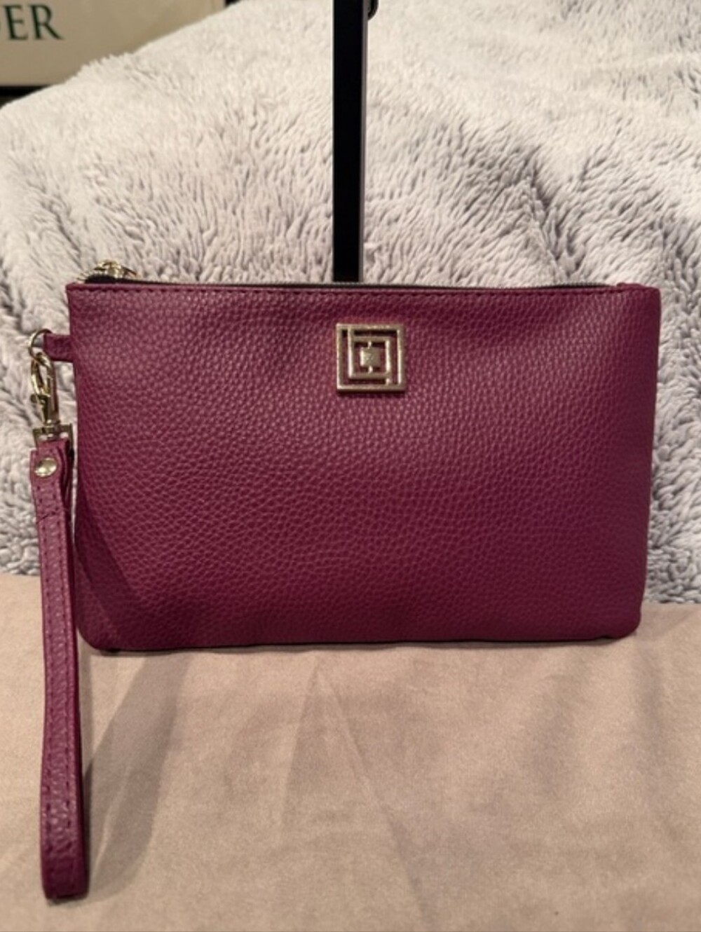 Liz Claiborne Burgundy Wristlet Clutch Zipper Purse Gold Hardware